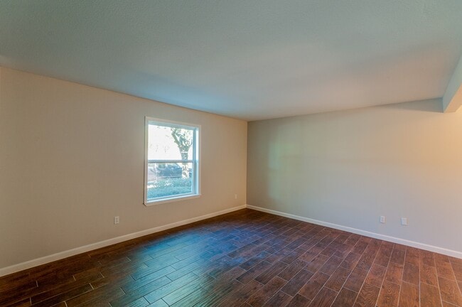 Building Photo - 742 Memorial Mews St Unit A