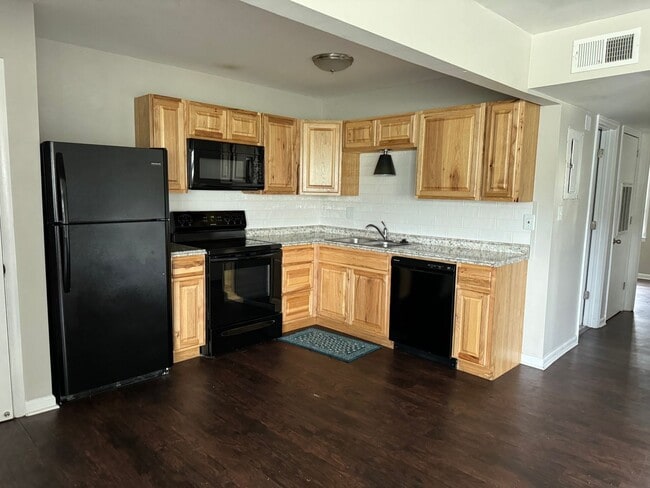 Building Photo - 12105 Carriage Ct SE Unit B Rental