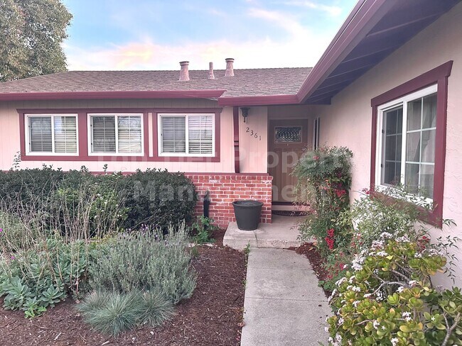 Photo - Very nice 4 Bed/2 Bath /1,250 square foot house in Concord available April 1st! Features and amen...