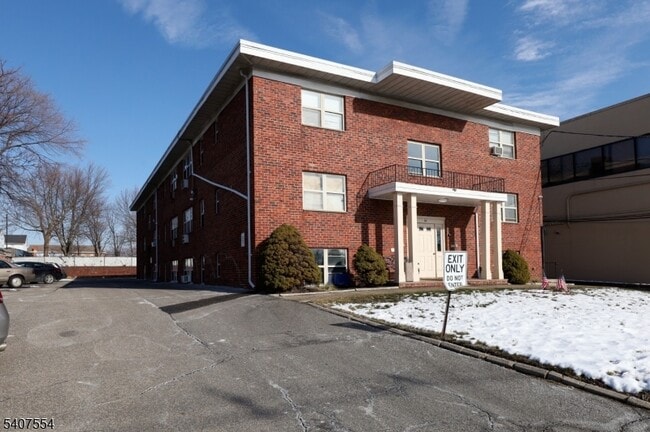 Photo - 94 Park Ave Unidad 10