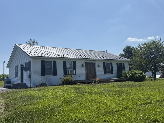 Building Photo - 880 W Matterstown Rd Rental