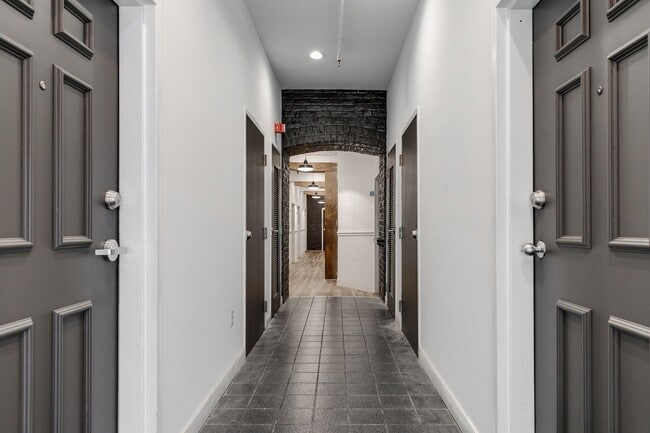 Photo - 1401-1411 E Cary Street