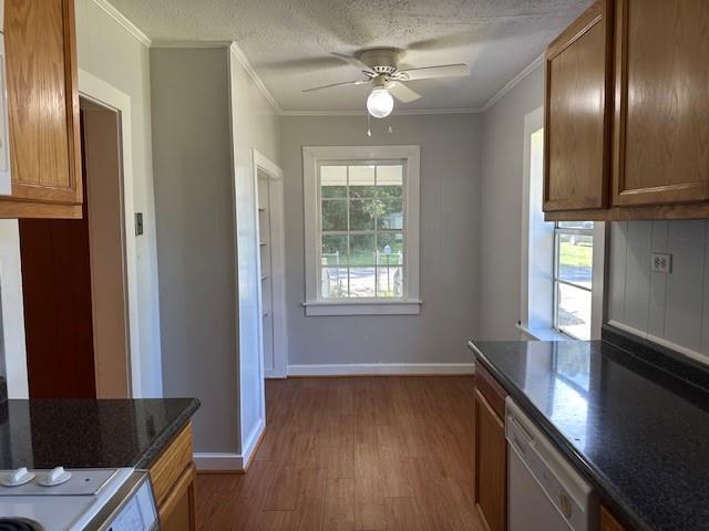 Photo - 2470 Sayner Ave