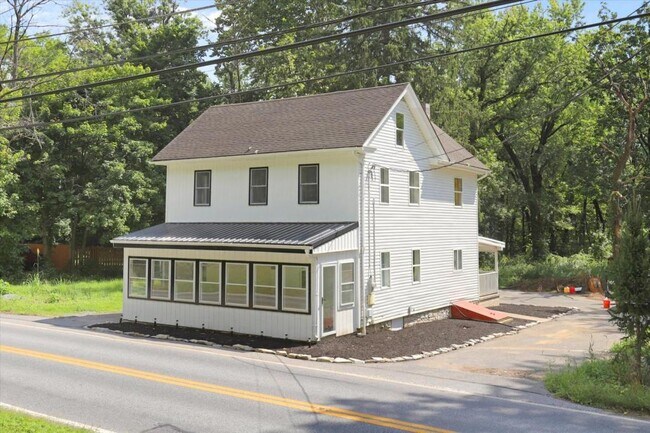 Photo - 22 W Canal St