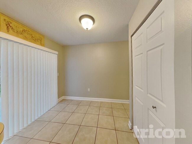 Photo - 10221 Summerview Cir