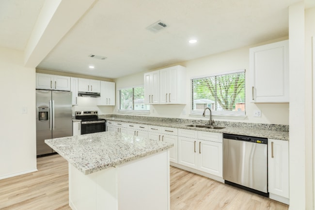 Photo - 408 Gardenia St
