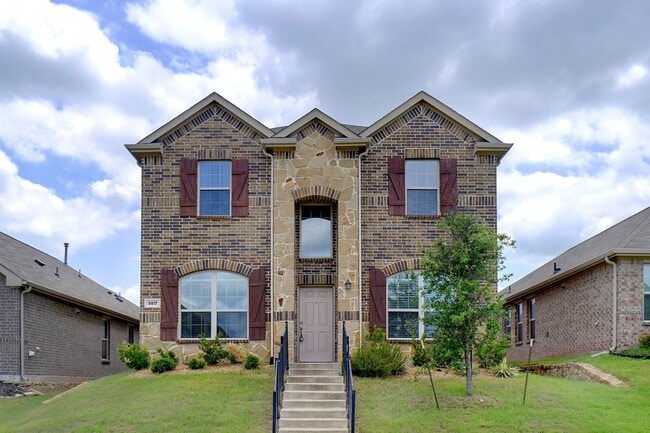Building Photo - Incredible Home in Primrose Xing close to Chisholm Trail Pkwy & Benbrook Lake