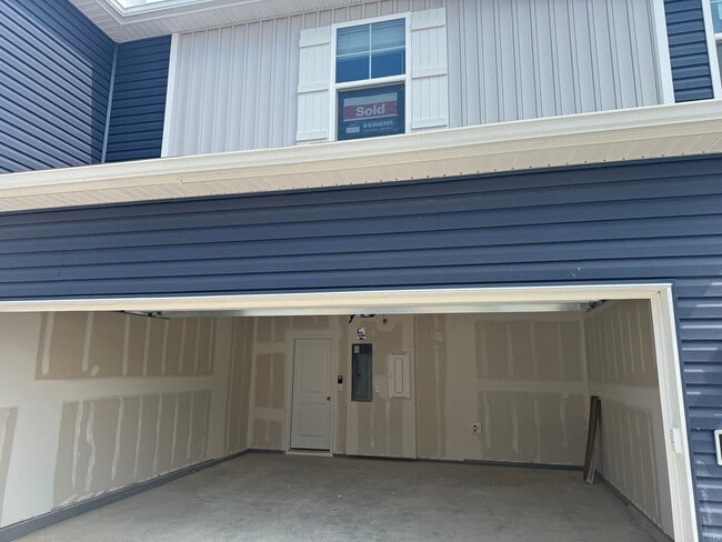 1388 Marinelli Dr E