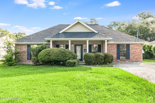 Building Photo - 147 Oak Crest Dr Rental