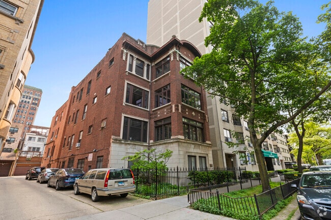 Building Photo - 433 W Wellington Ave Unit 2s Rental
