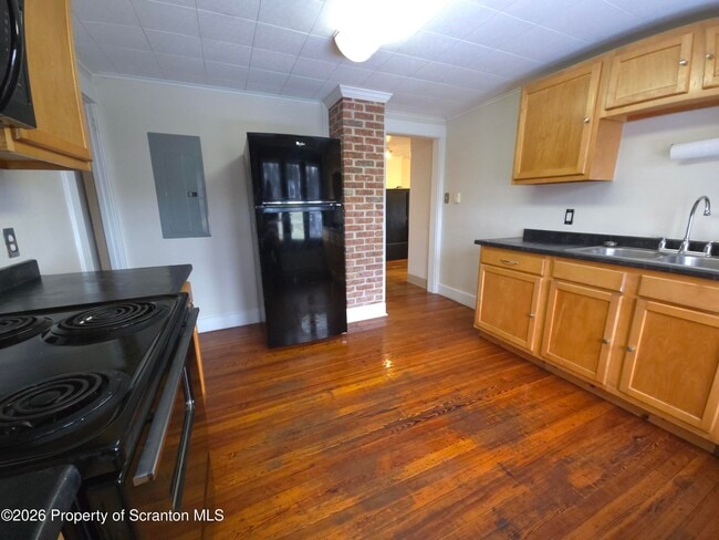 Building Photo - 413 Davis St