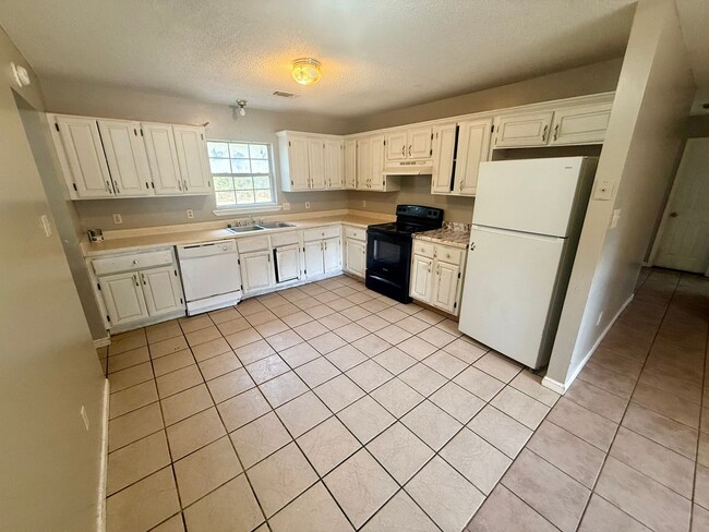 1008 Daybreak Dr