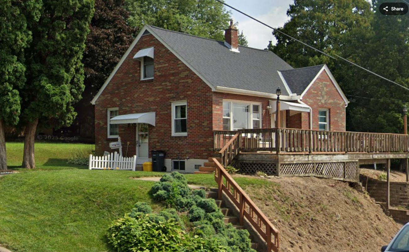 Photo - 855 Strauss St