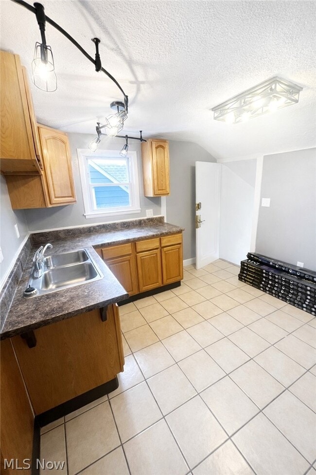 Photo - 7014 Thornton Dr Unit Up