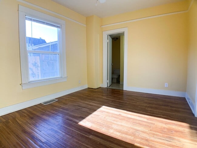 Photo - Adorable 3bdrm Home in Great Neighborhood! Lovely Yard!