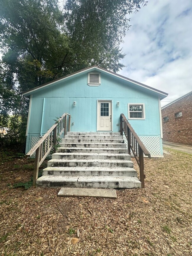 Photo - 410 Glover Ave