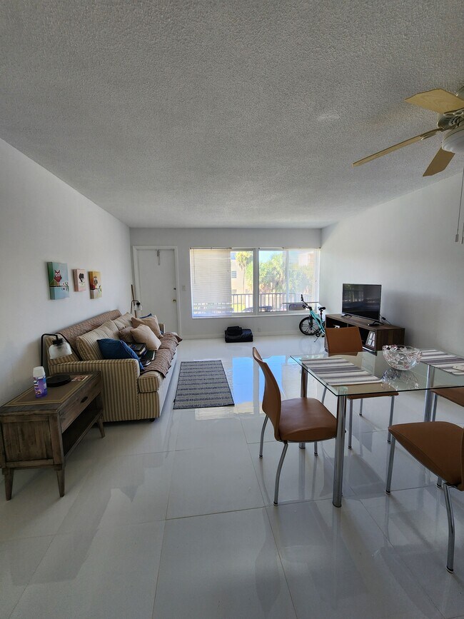 Photo - 1400 NE 169th St