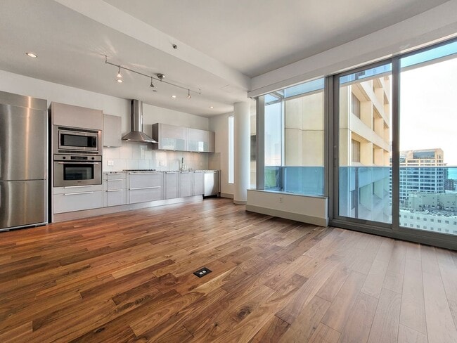 Photo - 25th West facing luxury unit located top of Hyatt Hotel!