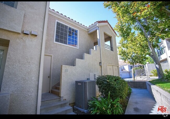 Building Photo - 4240 Lost Hills Rd Unit Calabasas Condo