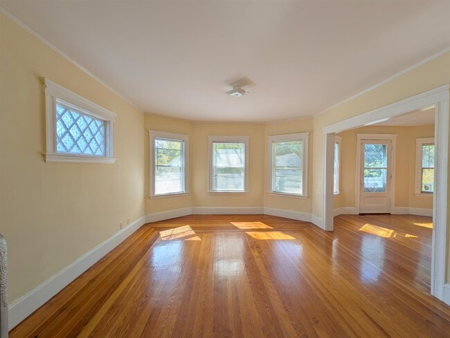 Building Photo - 58 Monument St Unit 2