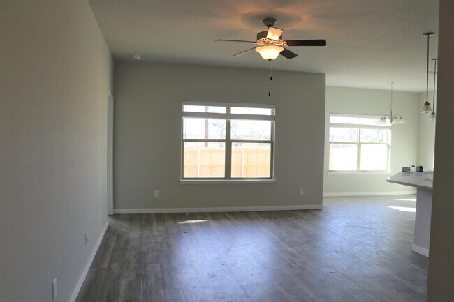 Photo - 612 Parkfield Ln