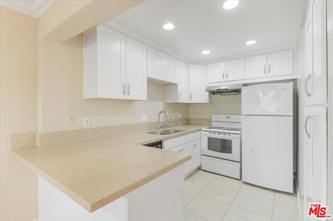 Building Photo - 449 W Duarte Rd Unit 7 Rental