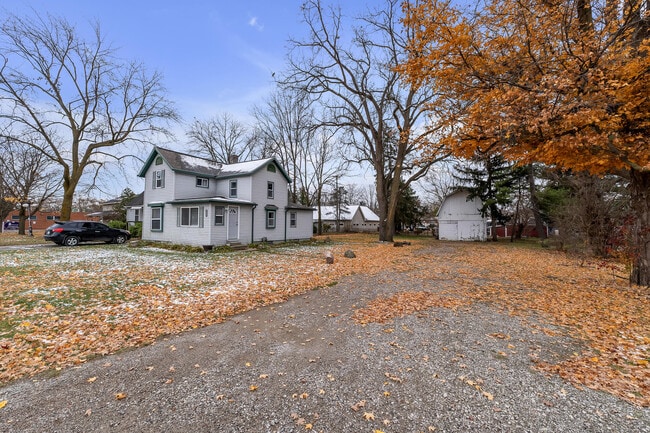 Photo - 56733 Grand River Ave