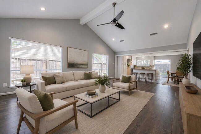 Photo - 319 Gentilly Dr