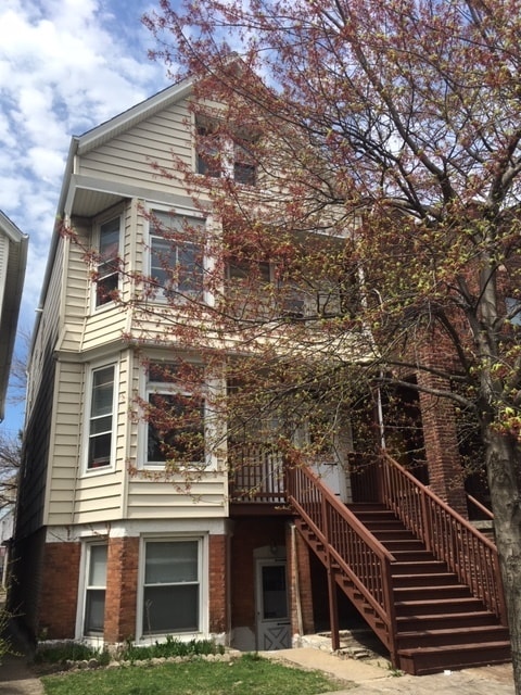 Building Photo - 3630 N Hermitage Ave Unit 2