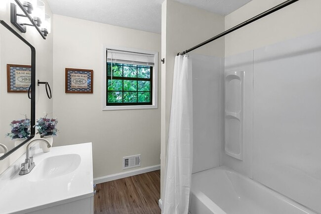 Photo - 1812 Wiggins Cir SW