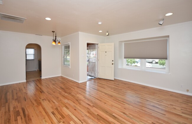 Charming 3 bedroom home in Oceanside by th... - Charming 3 bedroom home in Oceanside by th...