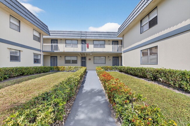 Photo - 195 Brittany F