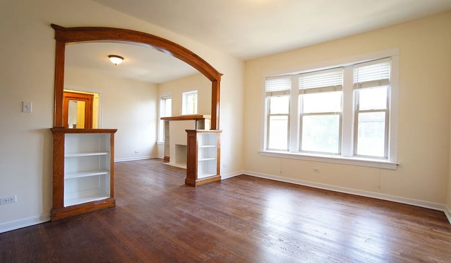 Building Photo - 2650 N Saint Louis Ave Unit 2 Rental