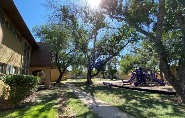 Photo - 614 Bavarian Dr