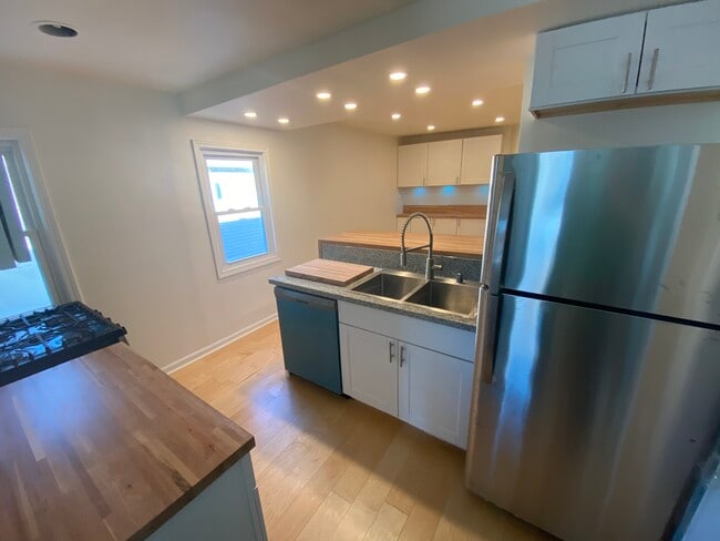 Photo - 2547 N Oakland Ave Unit 2547