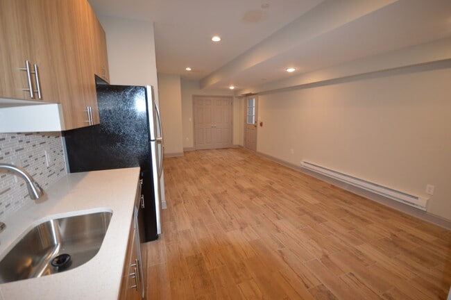 Photo - 1948 E York St