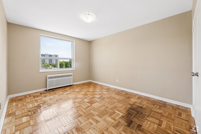3BR, 1BA - 788SF - Primary Bedroom