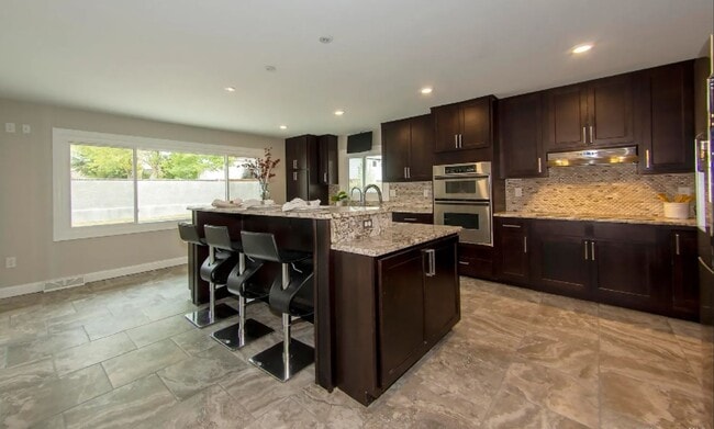 Big, Beautiful, Newly Renovated Home - Big, Beautiful, Newly Renovated Home