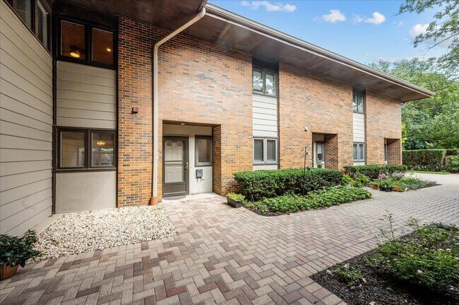 Photo - 62 E Center Ave Unidad 62