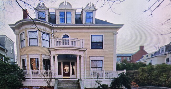 Building Photo - 340 Harvard St Unit B1 Rental
