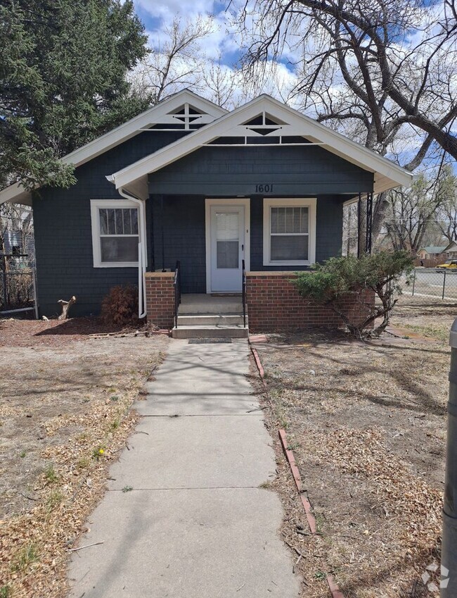 Building Photo - Cute 2 bedroom home in Patty Jewett Golf c...