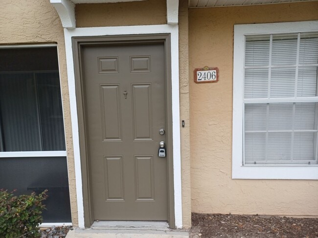 Photo - 10075 Gate Pkwy N Unidad 10075 Gate Pkwy 2406