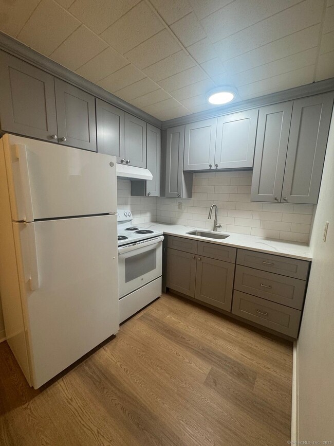 Building Photo - 1575 Boston Ave Unit A6 Rental