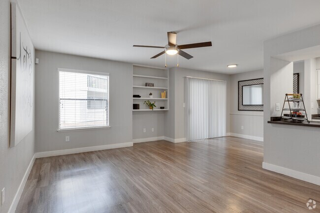 1BR, 1BA - 700SF