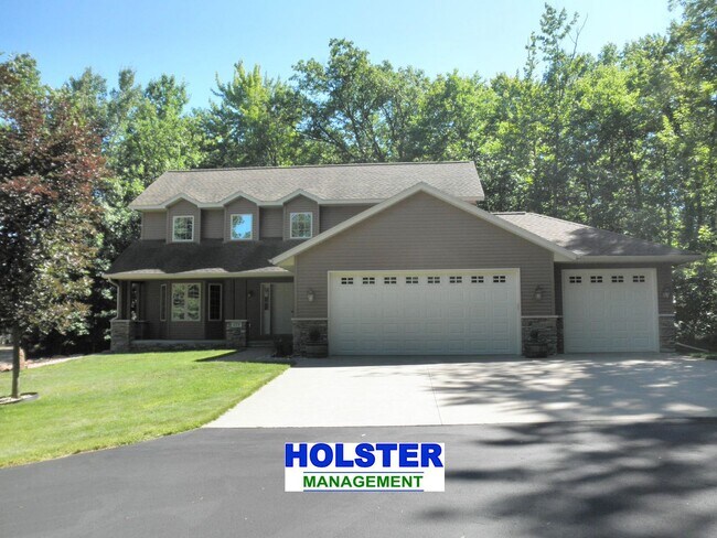 Executive 3-Bedroom (plus bonus room) 3 1/... - Executive 3-Bedroom (plus bonus room) 3 1/... House
