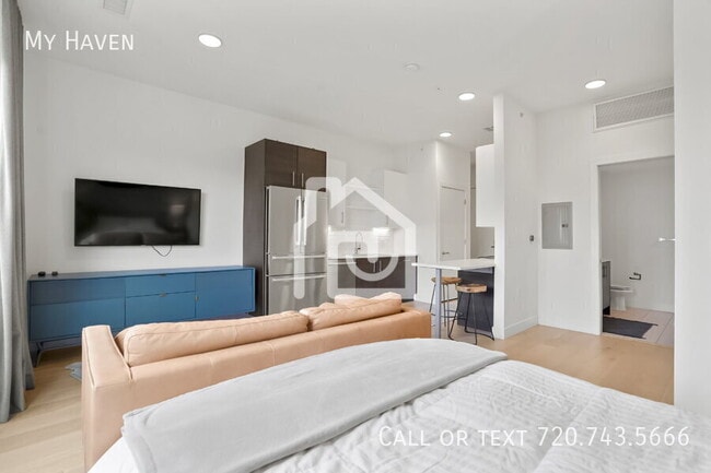 Photo - 2550 Lawrence St