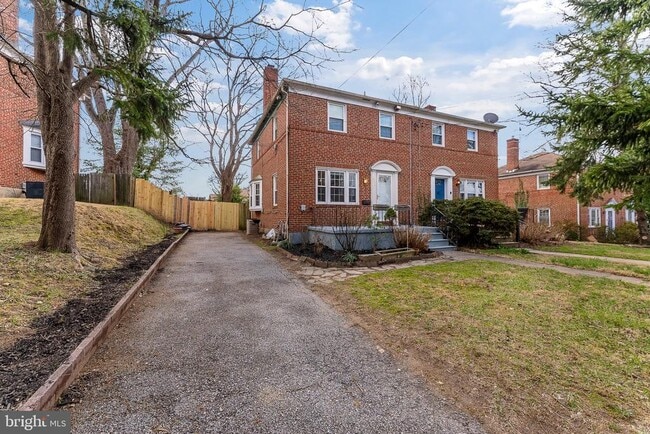 Building Photo - 633 Walker Ave