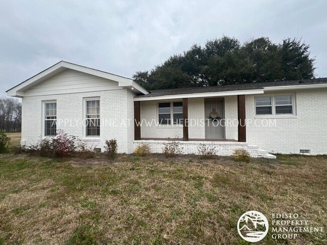 Building Photo - Spacious 2-Bedroom Country Home with Expan...