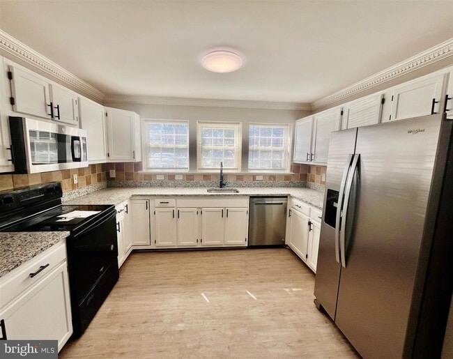 Building Photo - 4202 Applegate Ln