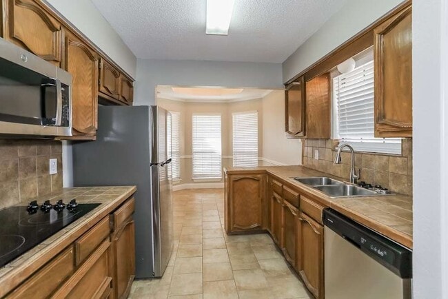 Photo - 203 Bowie St